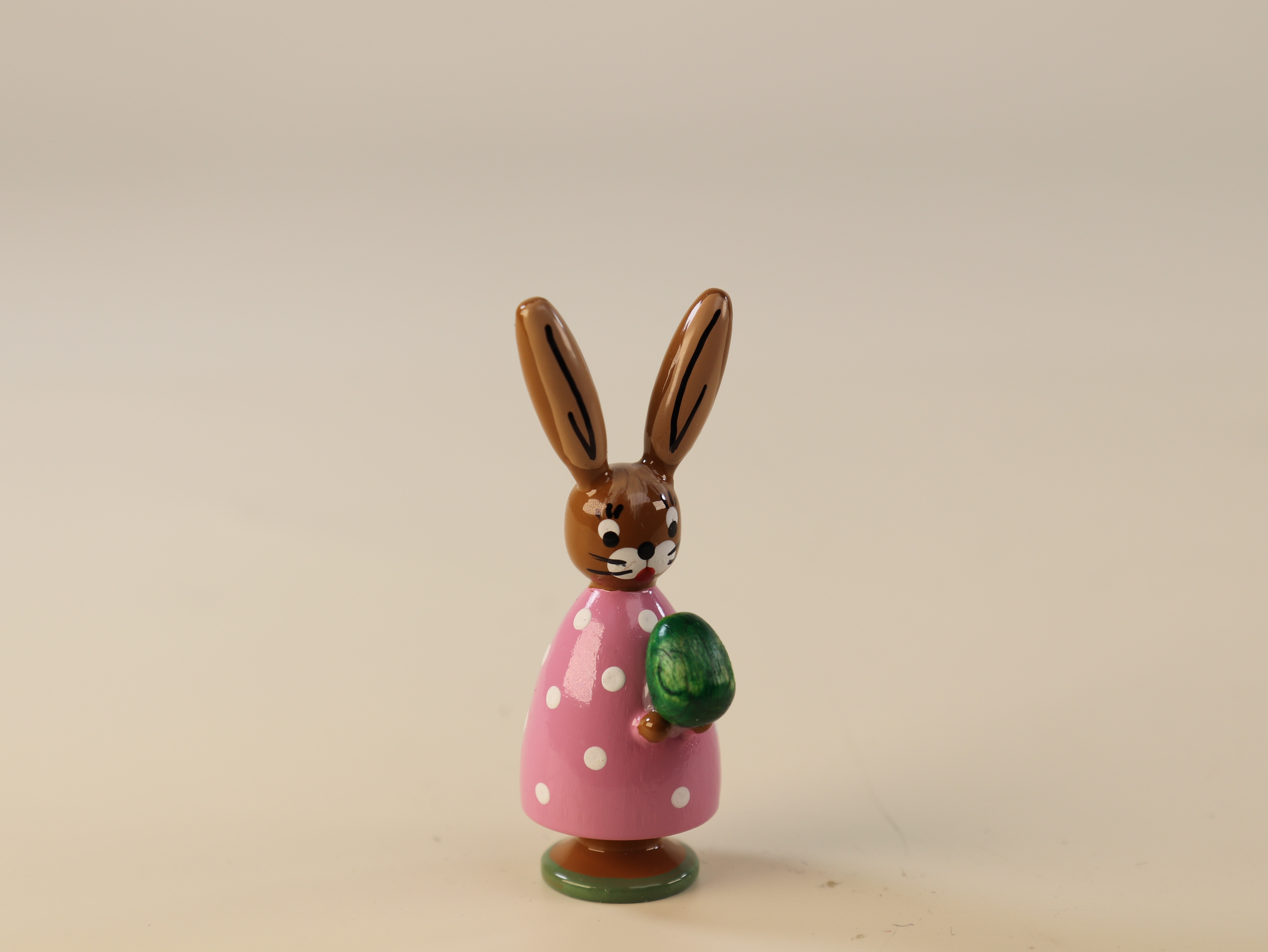 Oster-Tischschmuck 'Hase mit Ei' pink