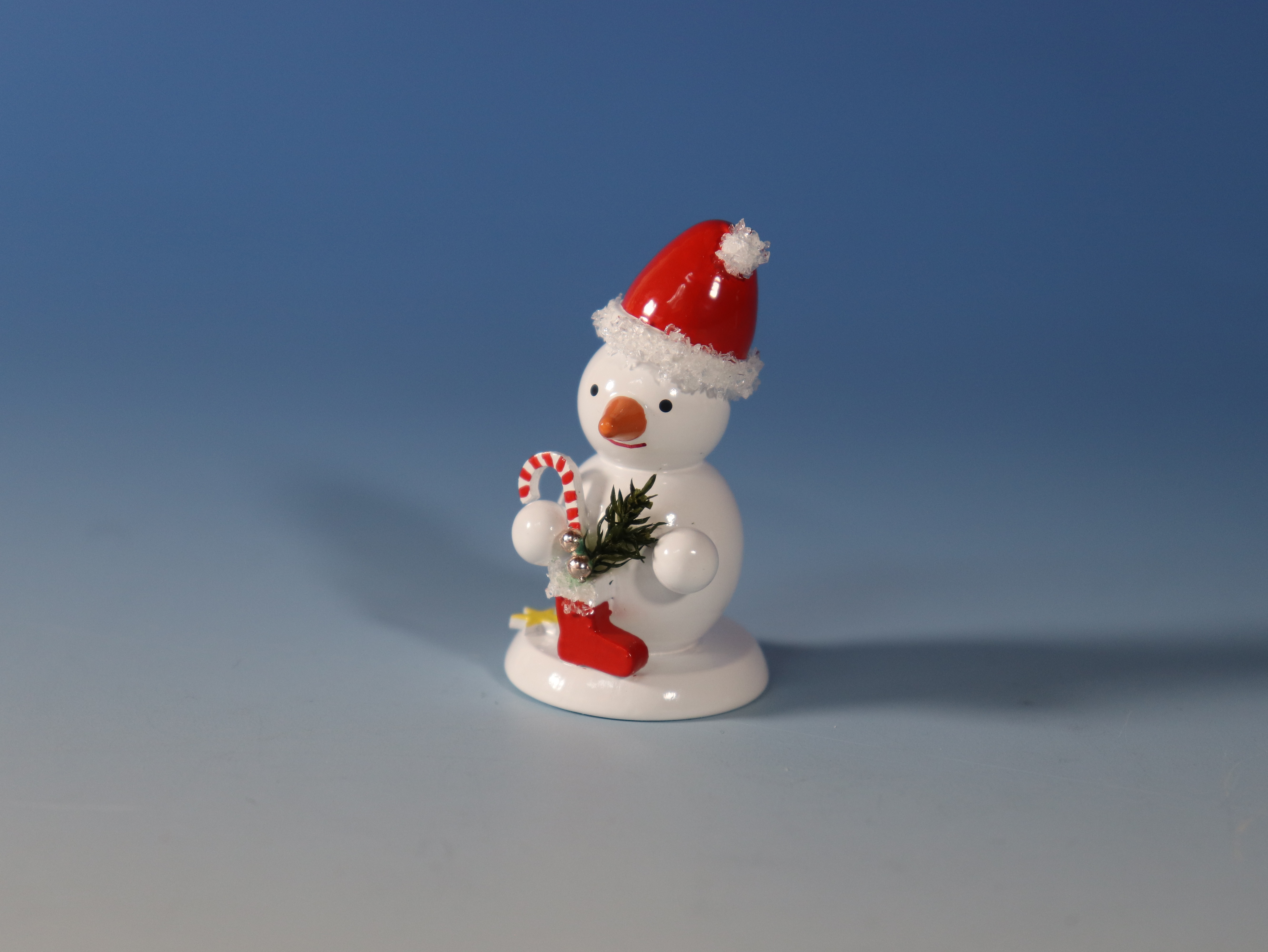 schneemannfigur-stehend--nikolaus-mit-zuckerstange-10-ullrich-kunsthandwerk-paul-ullrich-volkskunstbestehen