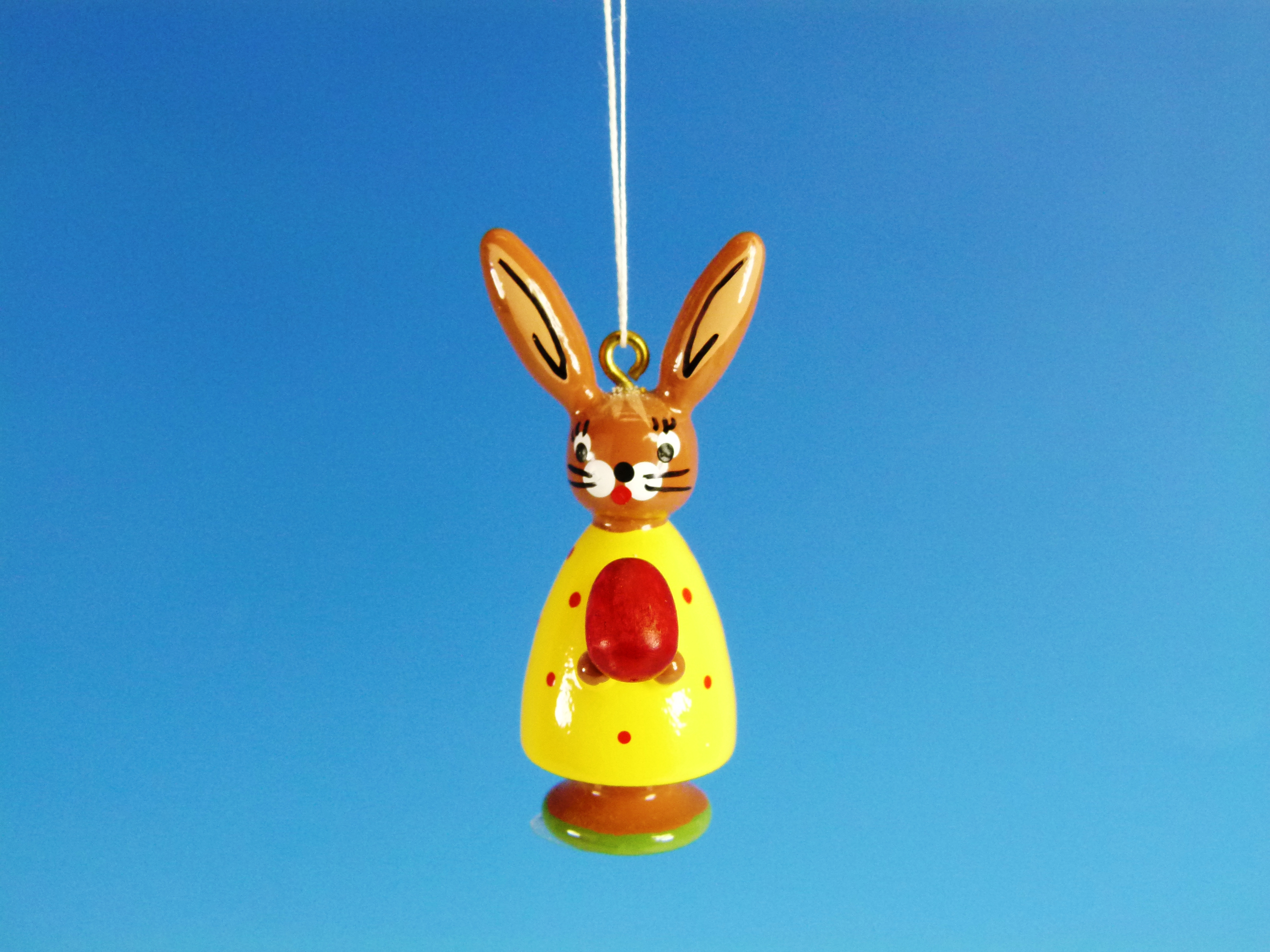 Anhänger für den Osterstrauch 'Hase mit Ei' gelb