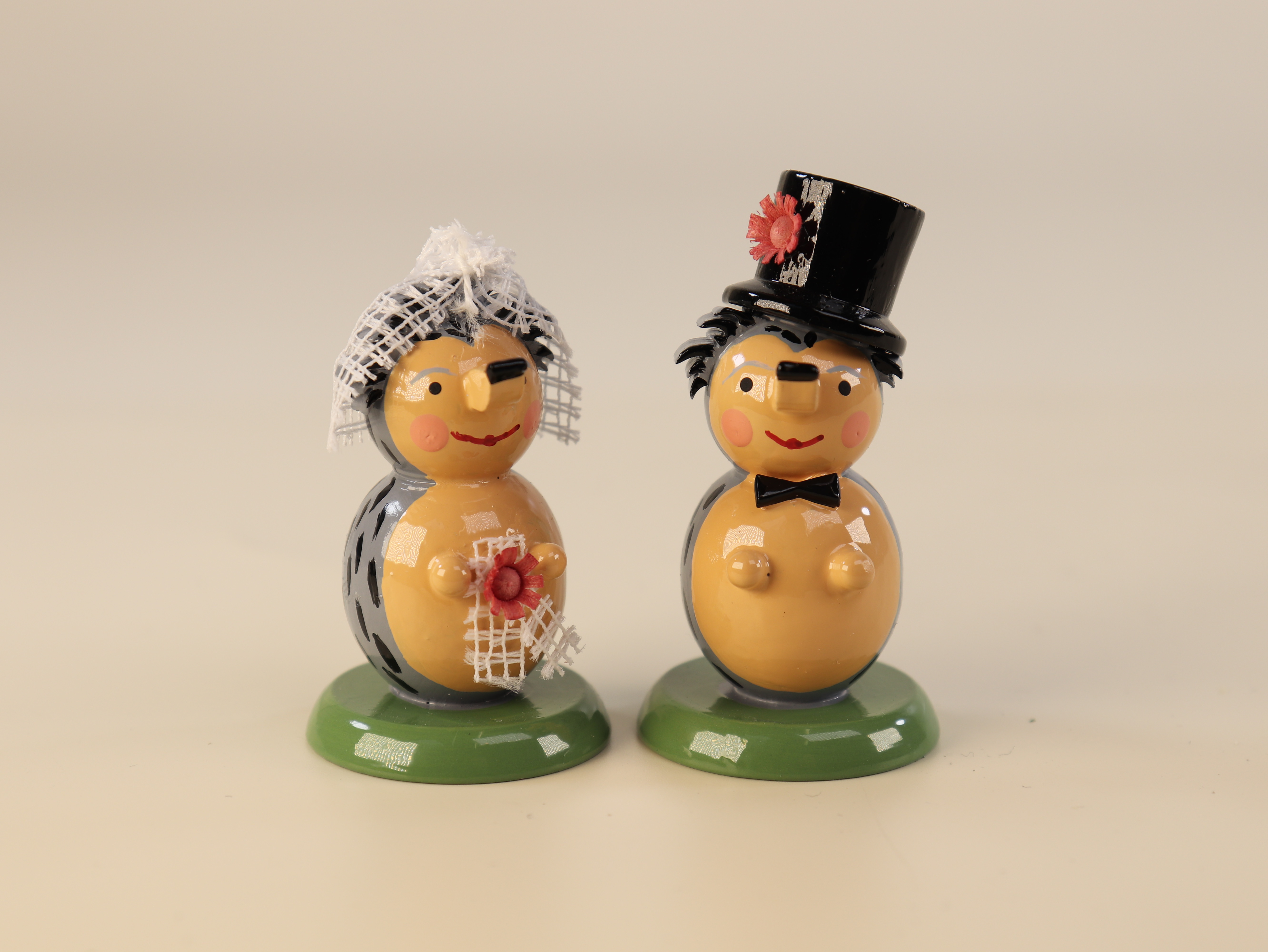 Tischdeko 2 Igel als Hochzeitspaar