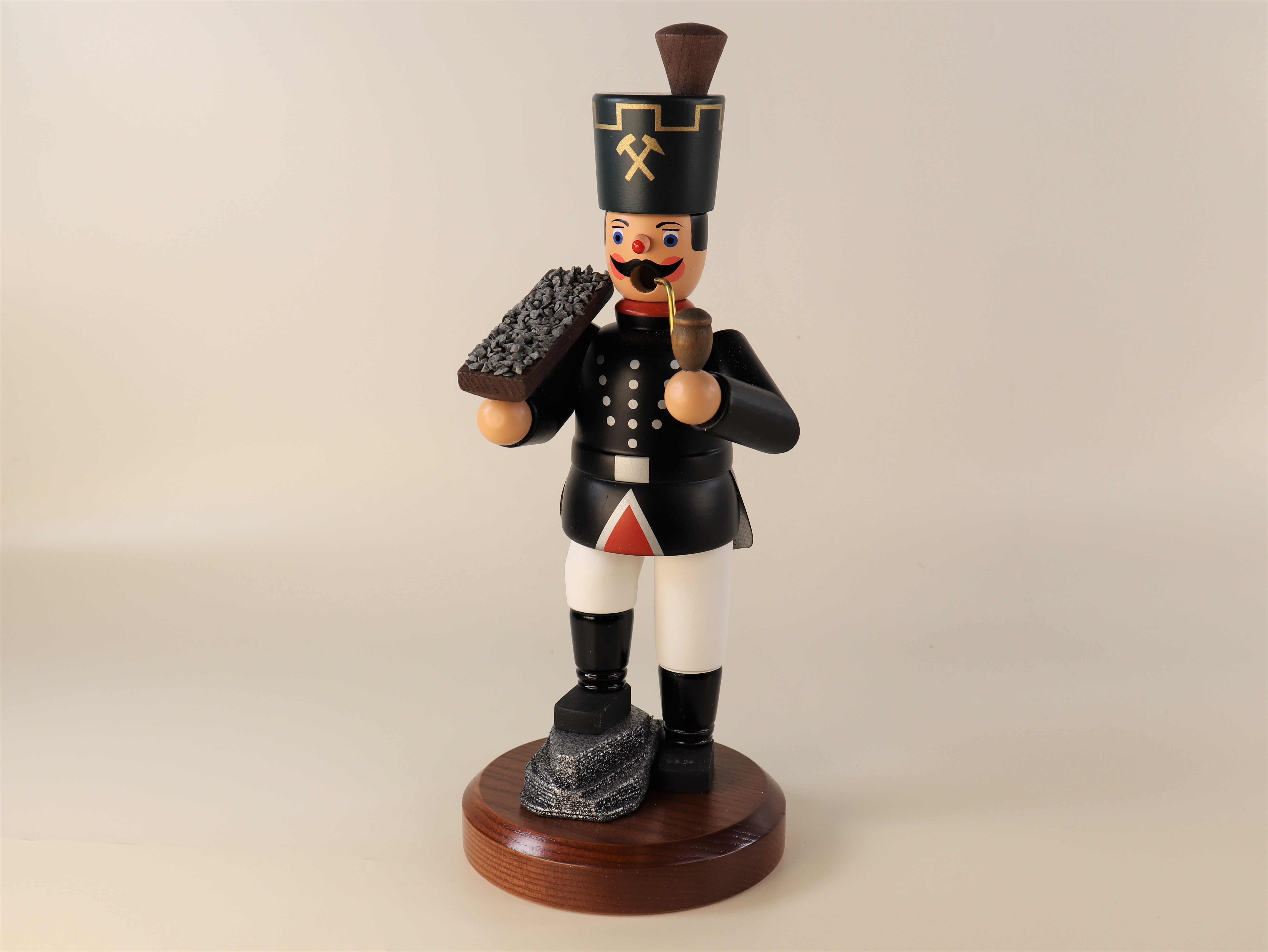 raeuchermann-bergmann-mit-erzschale-10-ullrich-kunsthandwerk-paul-ullrich-volkskunstbestehen