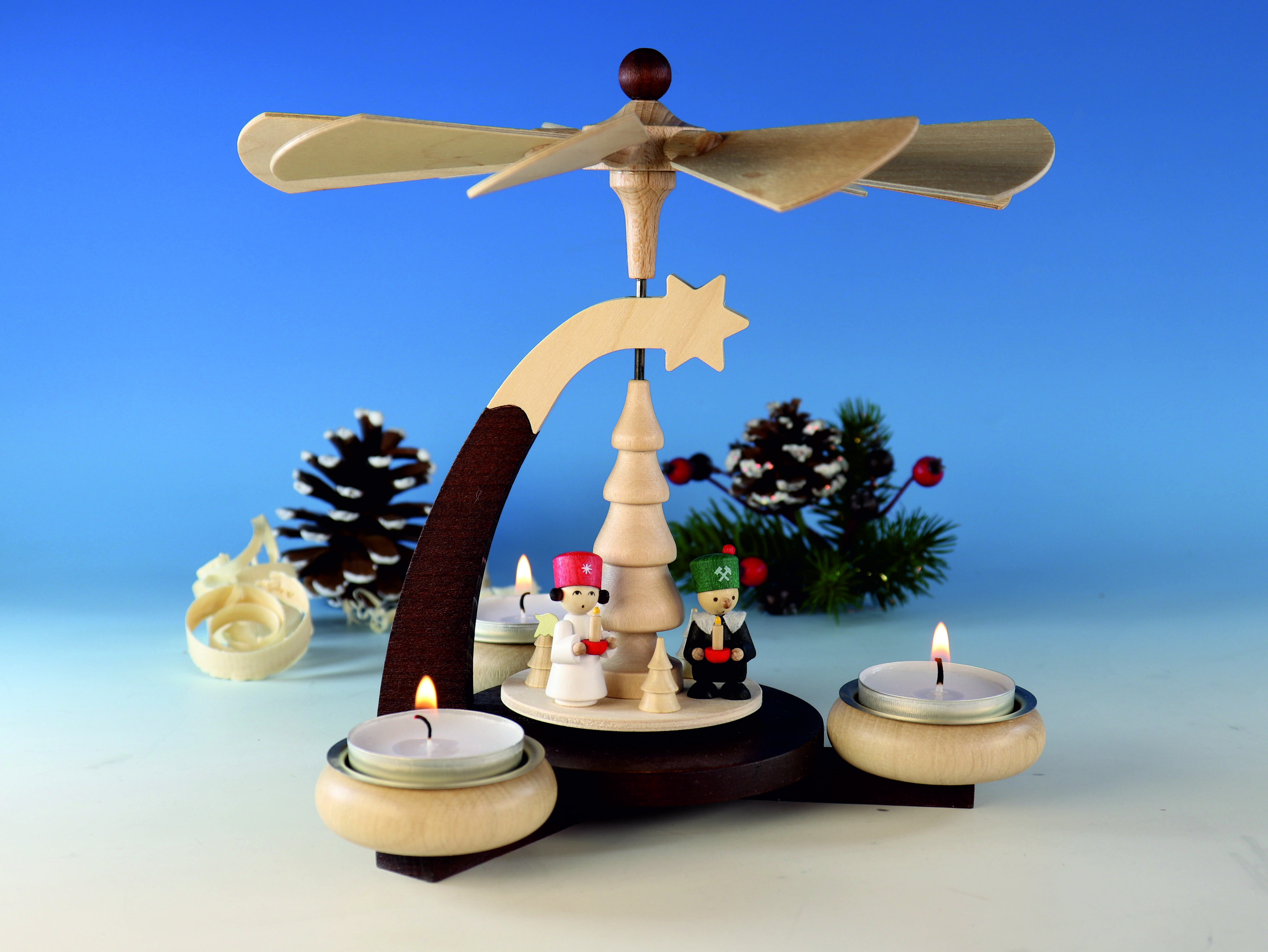 design-teelichtpyramide-dunkelbraun-natur-mit-engel-bergmann-nu?knacker-fuer-3-teelichte-hoehe-19cm-20-ullrich-kunsthandwerk-paul-ullrich-volkskunstbestehen