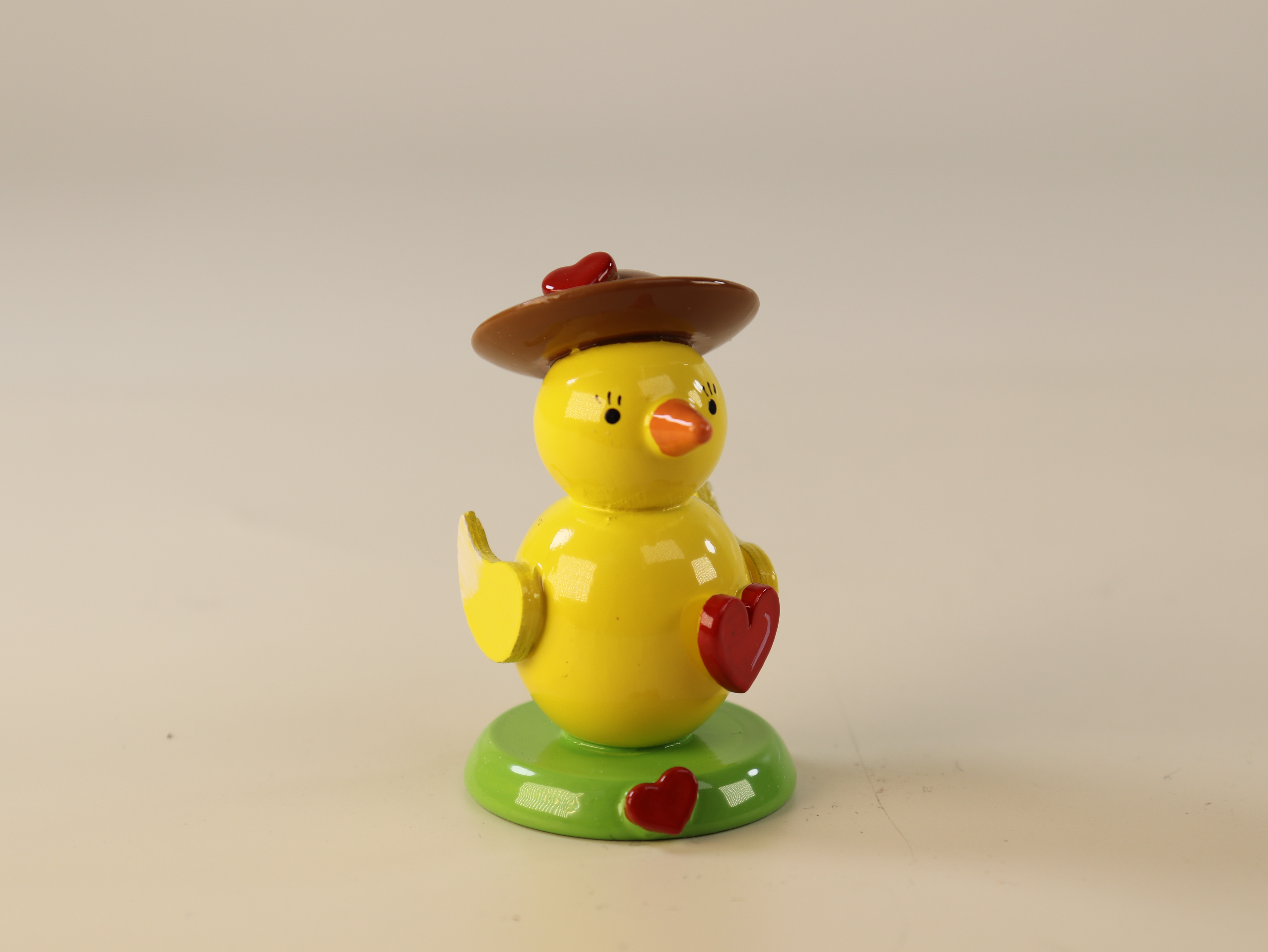 kueken-stehend-mit-herz-10-ullrich-kunsthandwerk-paul-ullrich-volkskunstbestehen