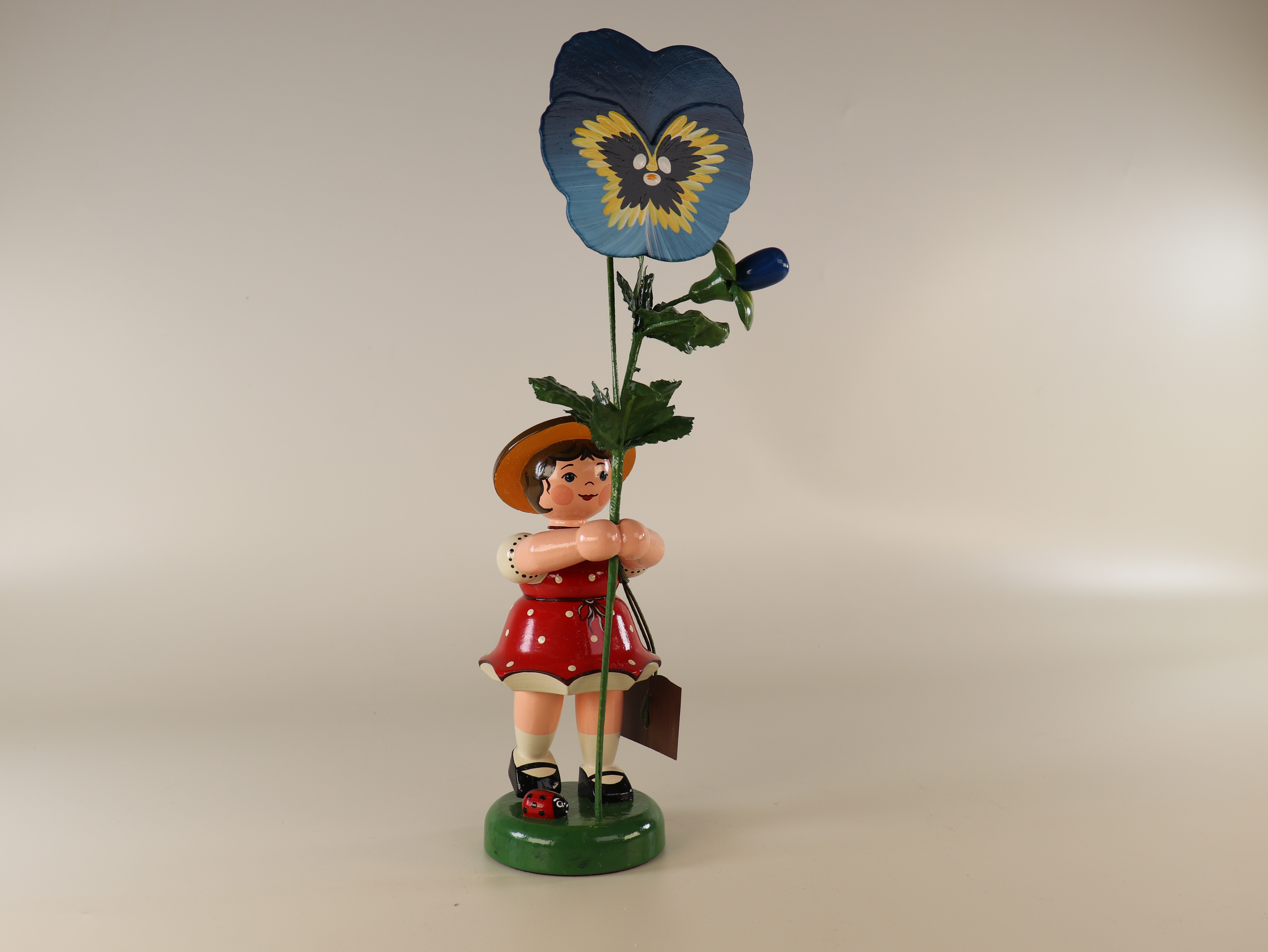 Tischdeko Blumenkind Mädchen mit Stiefmütterchen