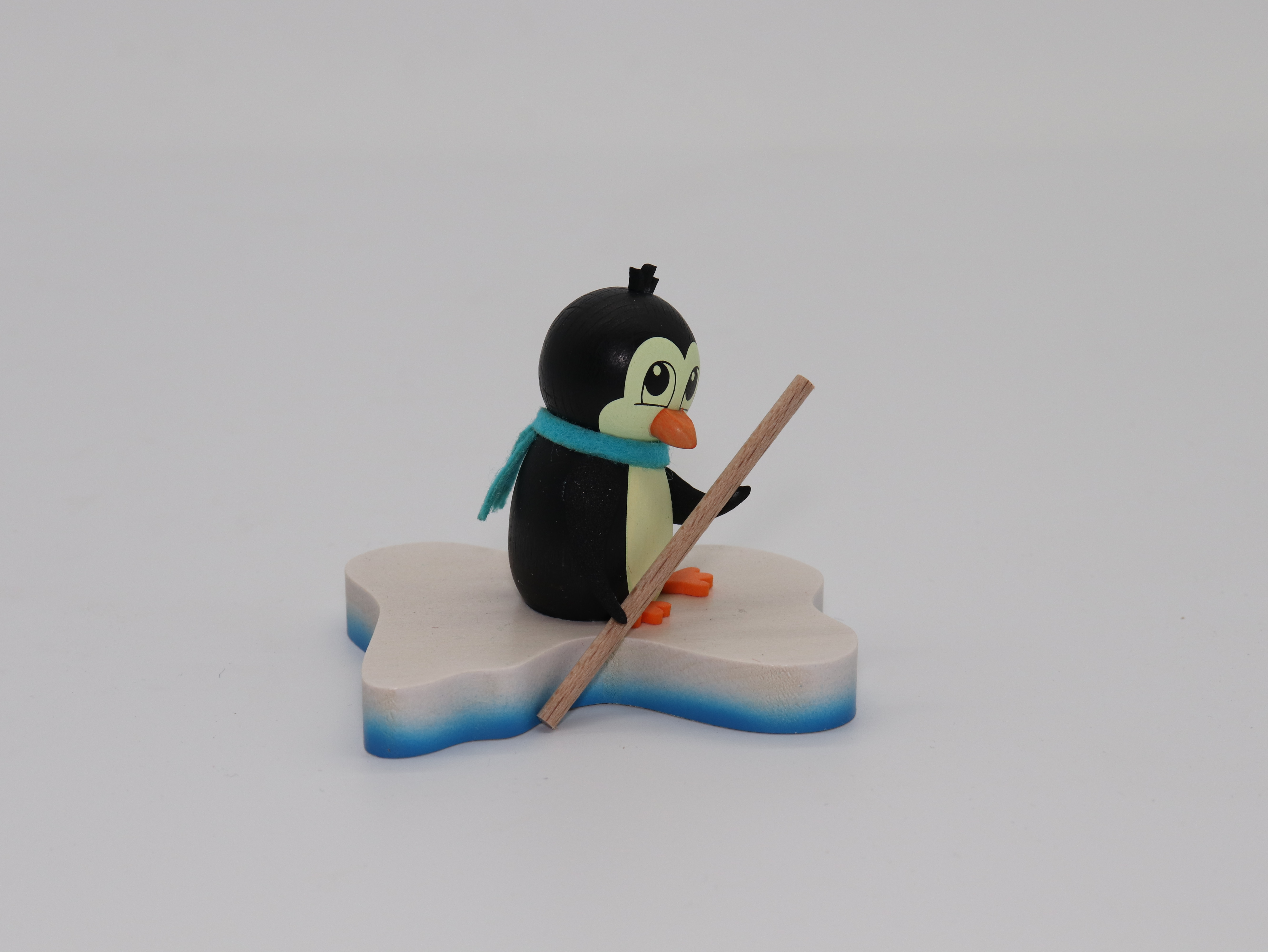 pinguin-auf-eisscholle-on-tour-20-ullrich-kunsthandwerk-paul-ullrich-volkskunstbestehen