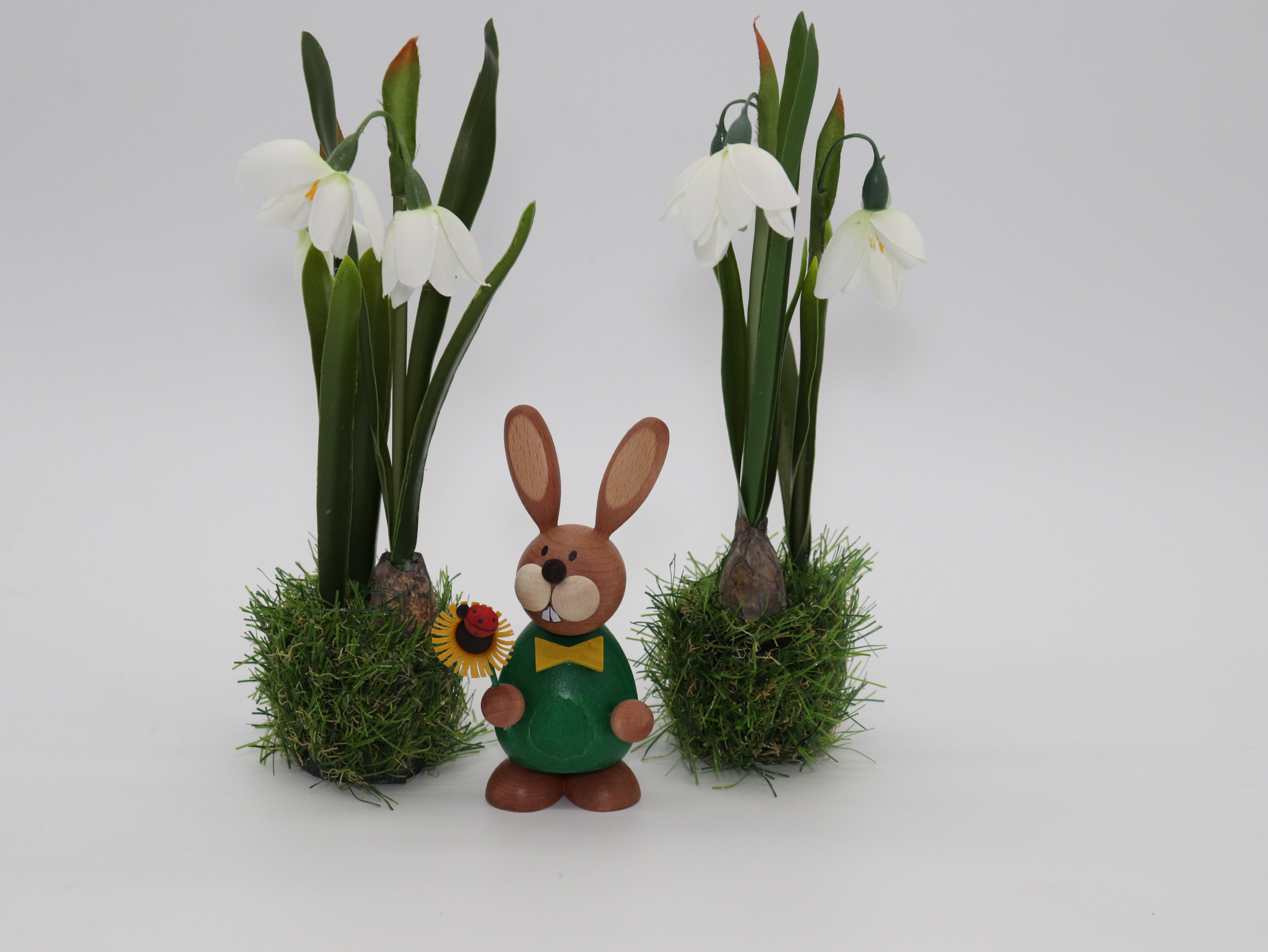 osterhase-stehend-mit-sonnenblume-120cm-30-ullrich-kunsthandwerk-paul-ullrich-volkskunstbestehen