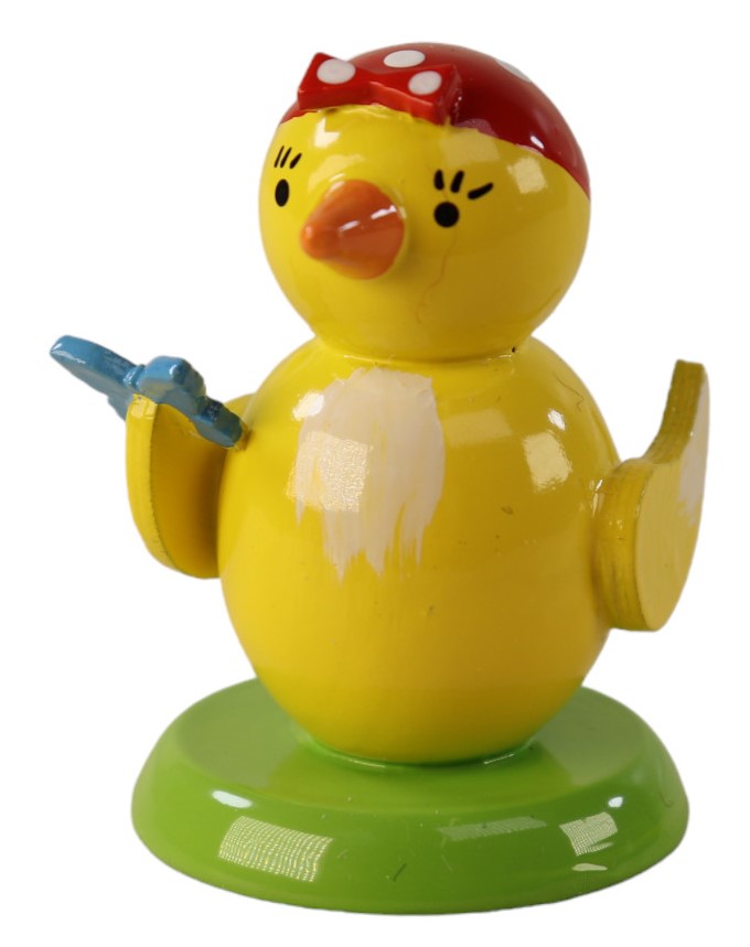 kueken-stehend-mit-kopftuch-und-schmetterling-20-ullrich-kunsthandwerk-paul-ullrich-volkskunstbestehen