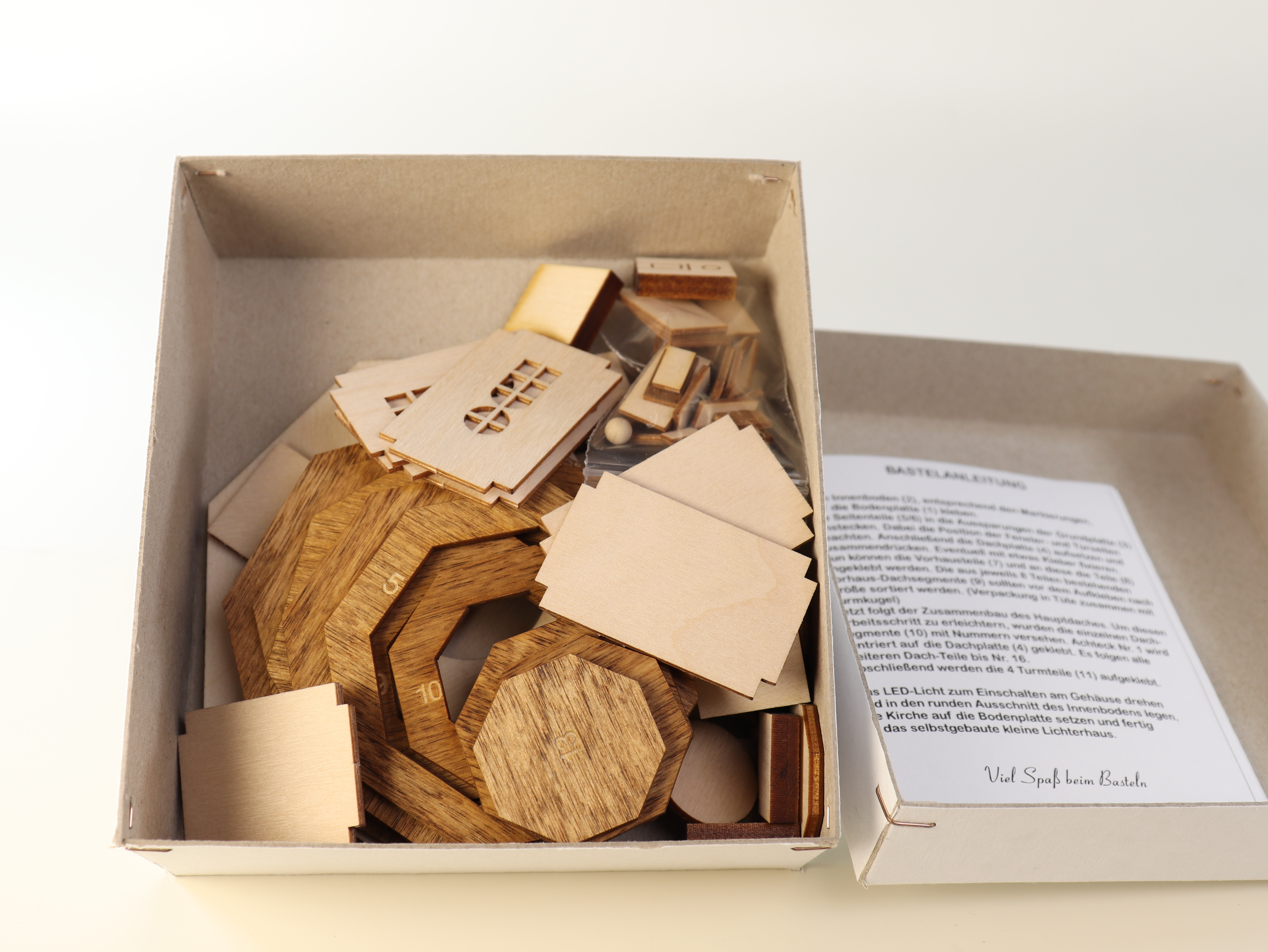 Tischdeko mit LED-Beleuchtung selber bauen: "Seiffener Kirche"