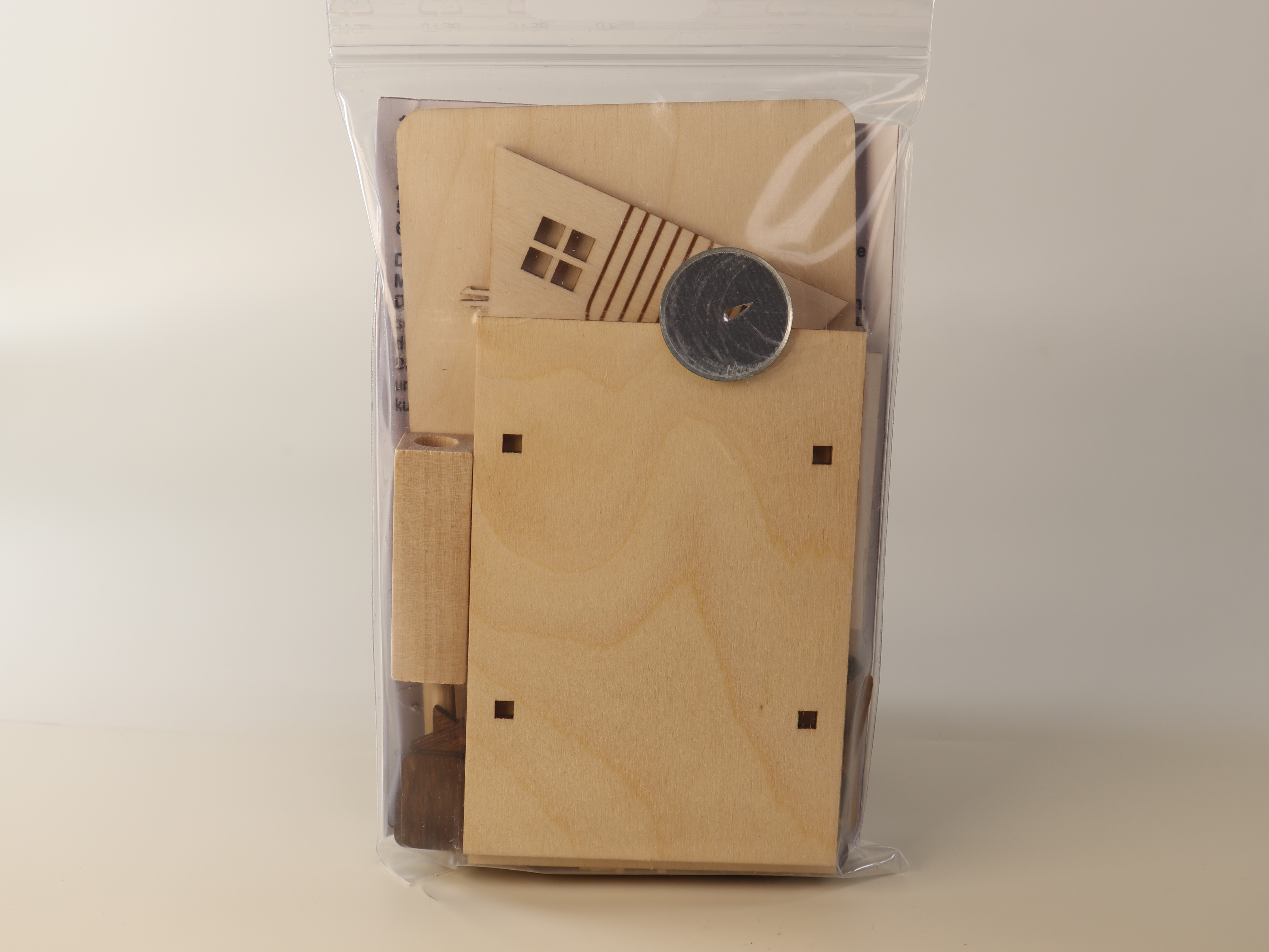 15-teiliges Bastelset für ein Räucherhäuschen "Hexenhaus" als Tischdeko