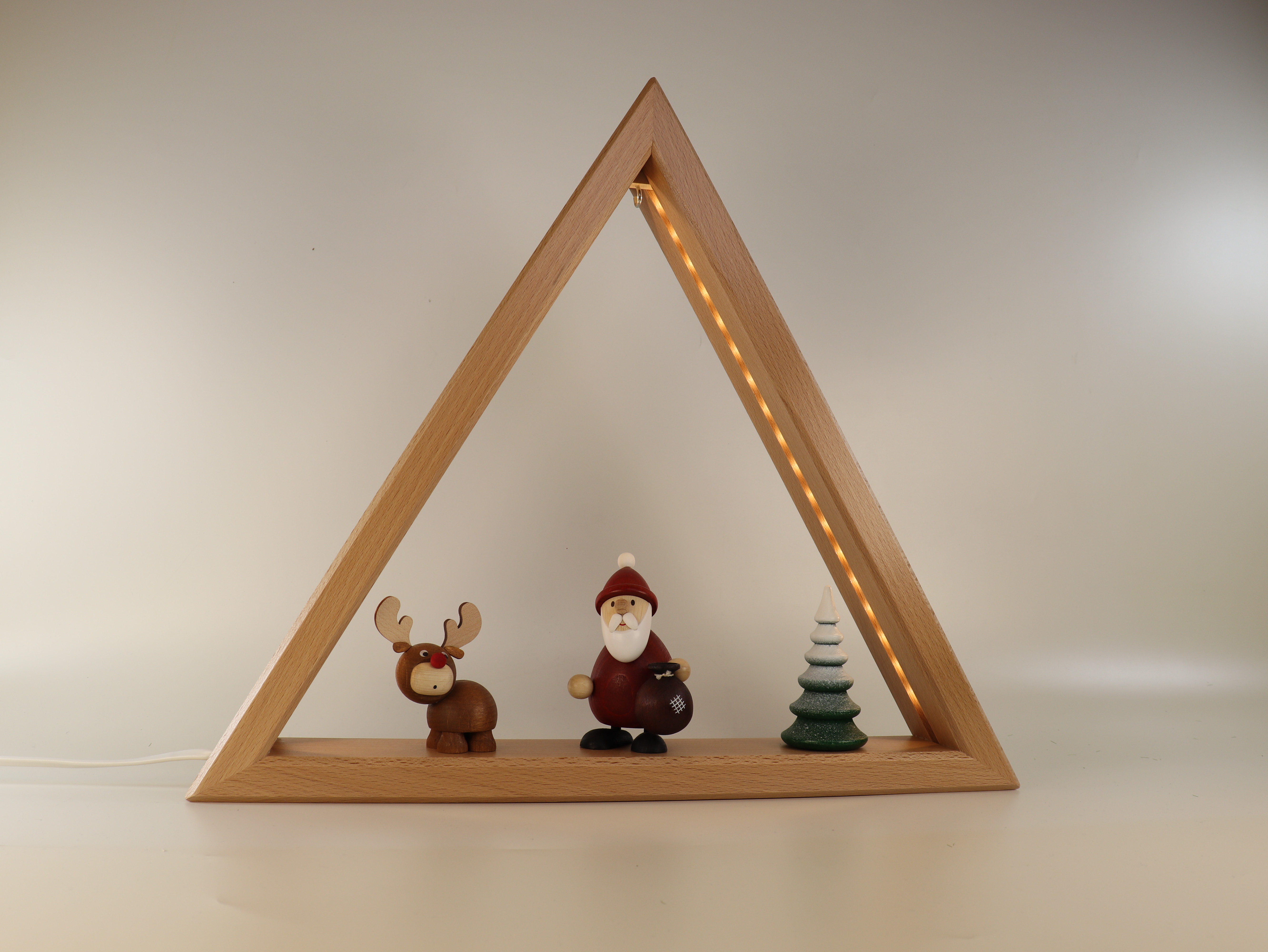 Holz-Dreieck 40 cm mit LED-Beleuchtung als eine Art Schwibbogen mit Figuren dekoriert