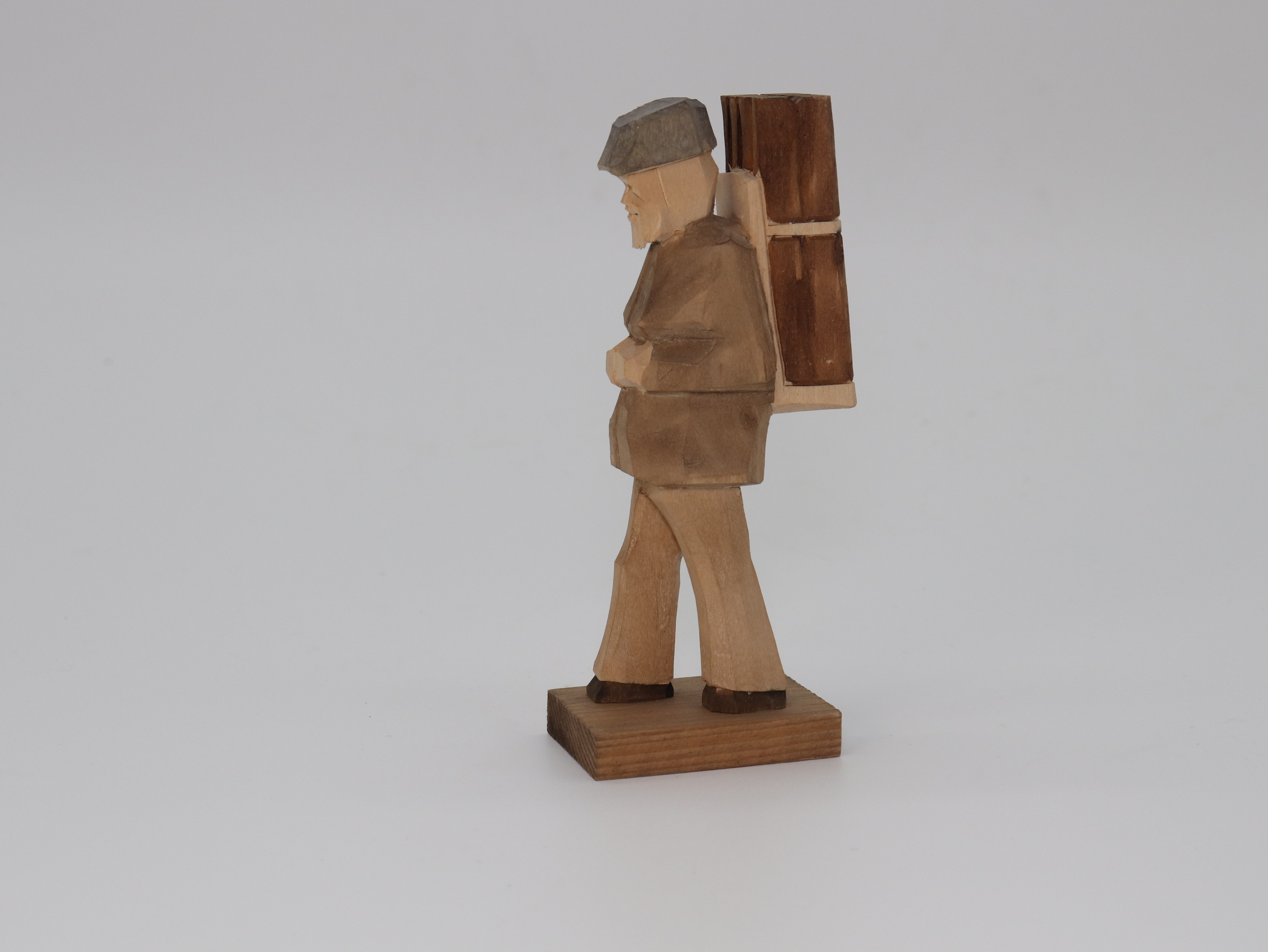 waldfiguren-geschnitzt-lasiert-20-ullrich-kunsthandwerk-paul-ullrich-volkskunstbestehen