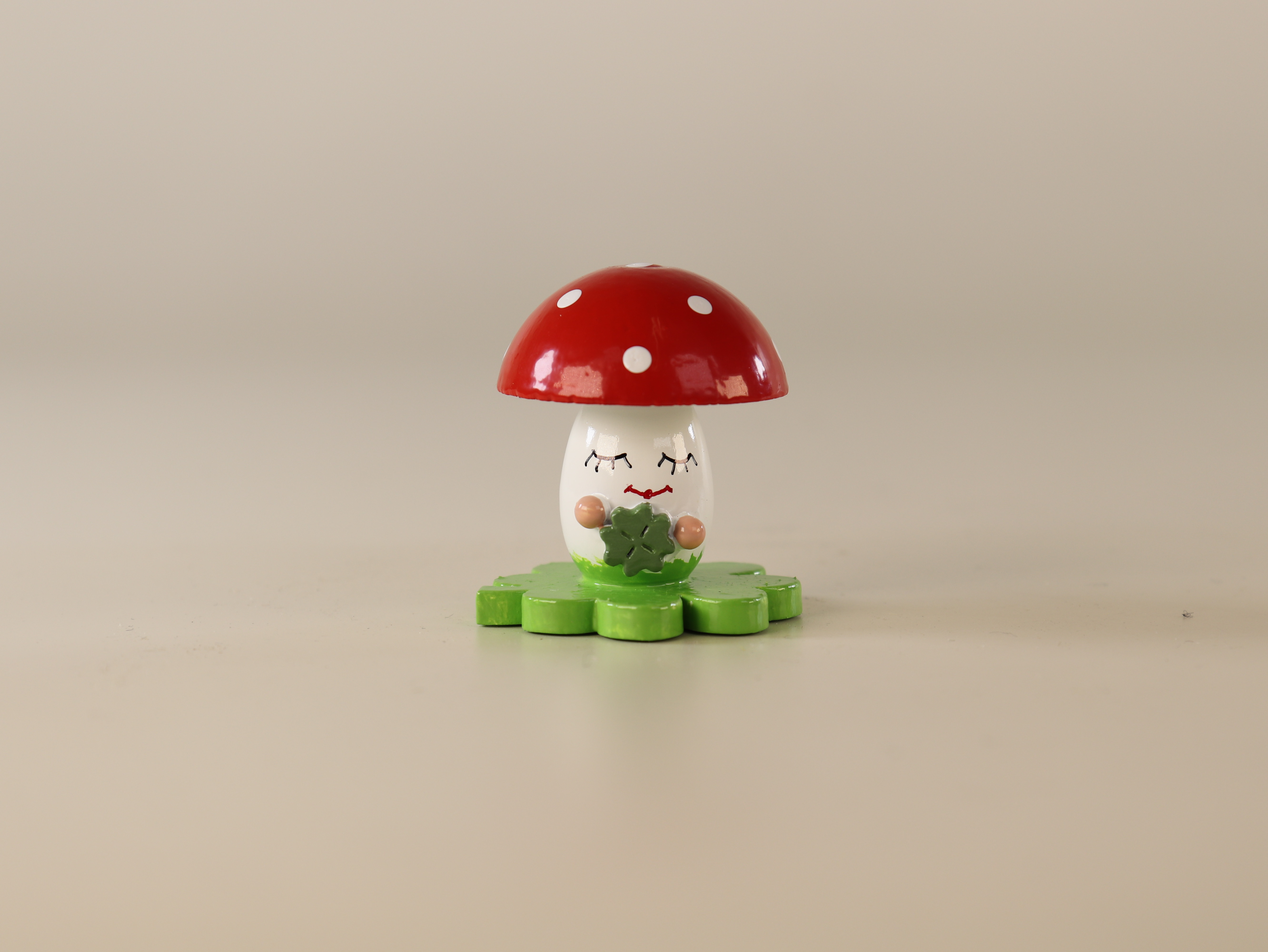 Tischschmuck aus Holz 'Glückspilz'