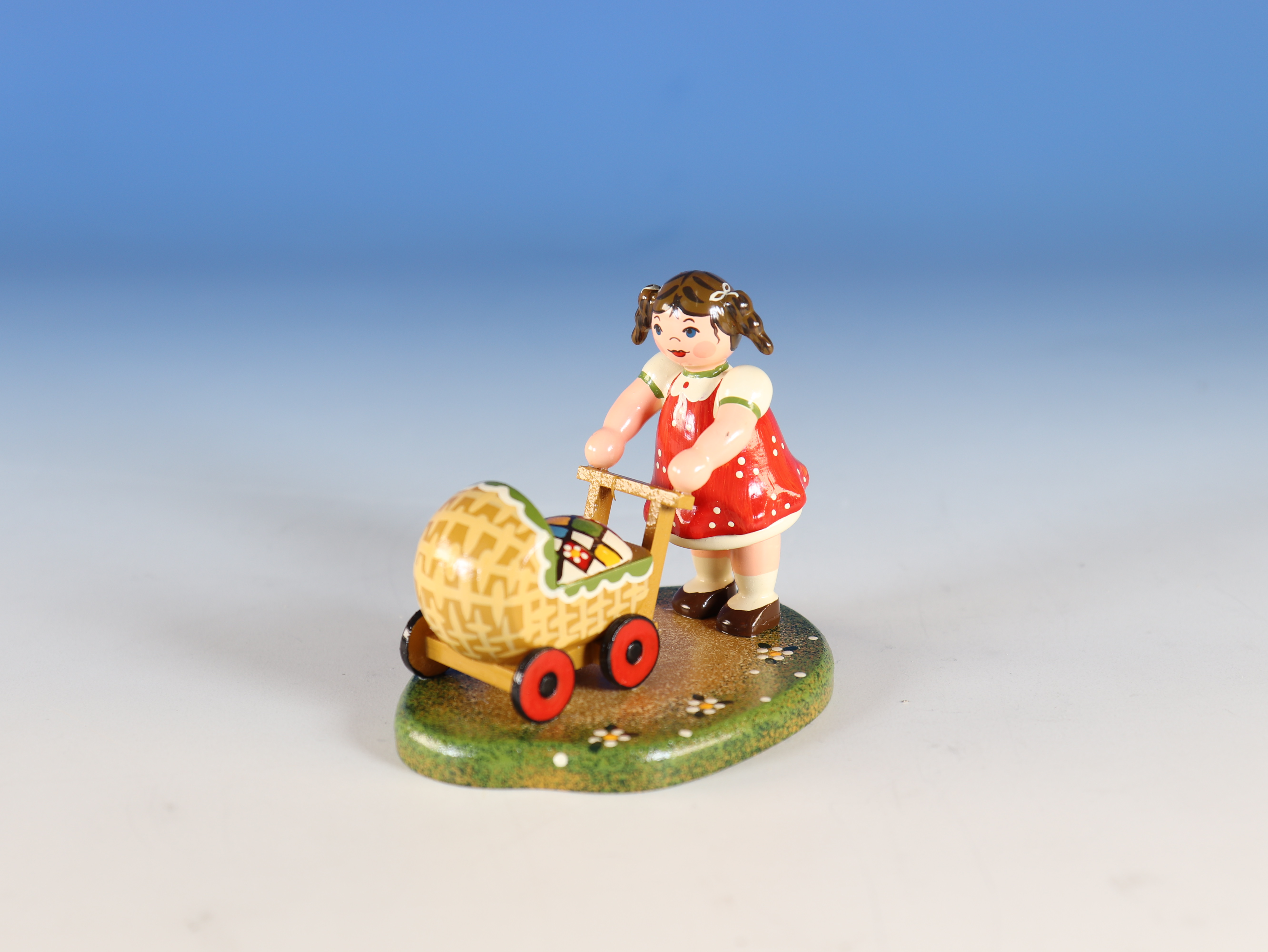 lauras-pueppchen-6-cm-10-ullrich-kunsthandwerk-paul-ullrich-volkskunstbestehen