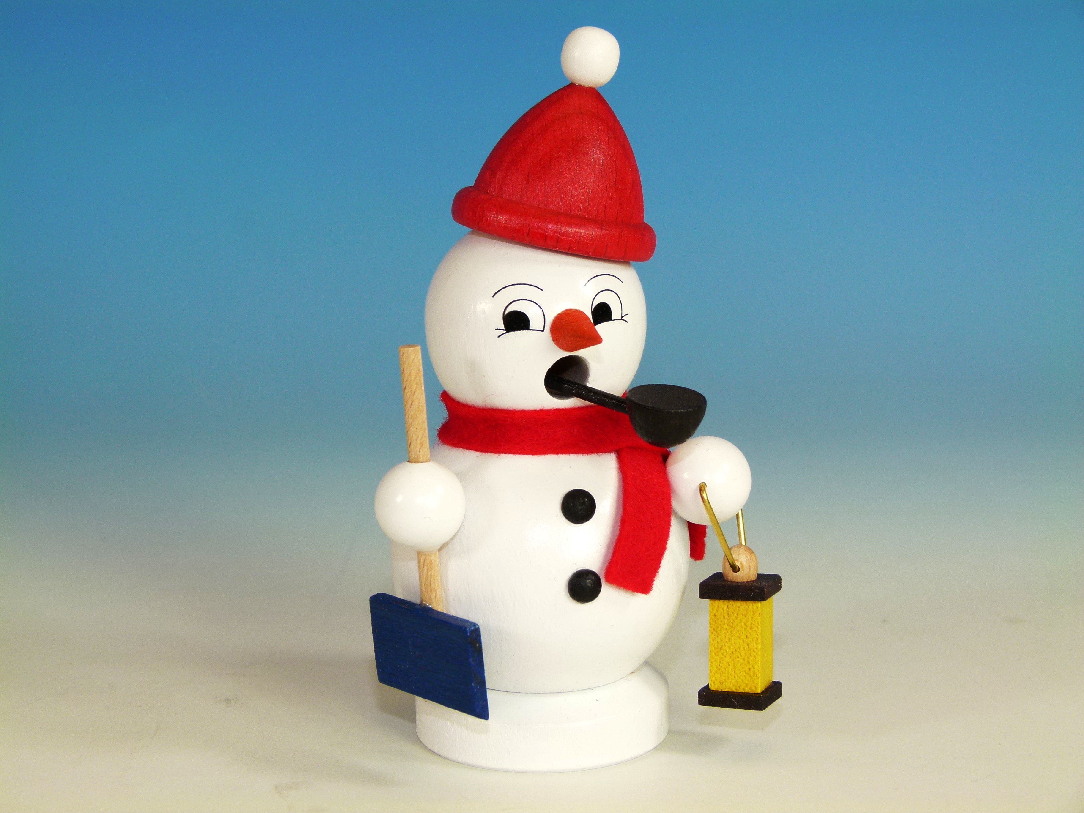Räuchermann Schneemann mit Schneeschieber und Laterne, Rote Mütze und Roter Schal