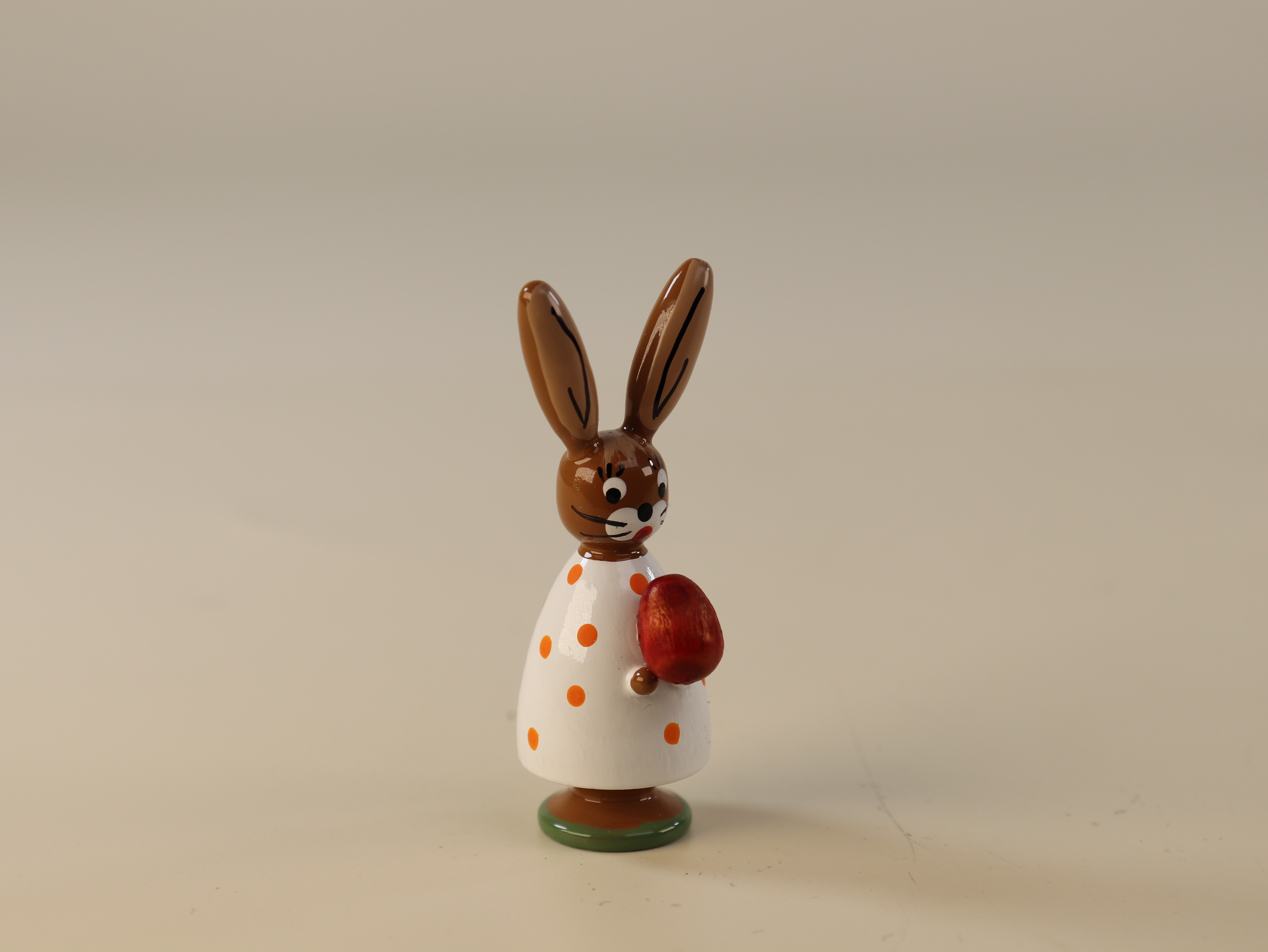 Oster Tischschmuck 'Hase mit Ei' weiß