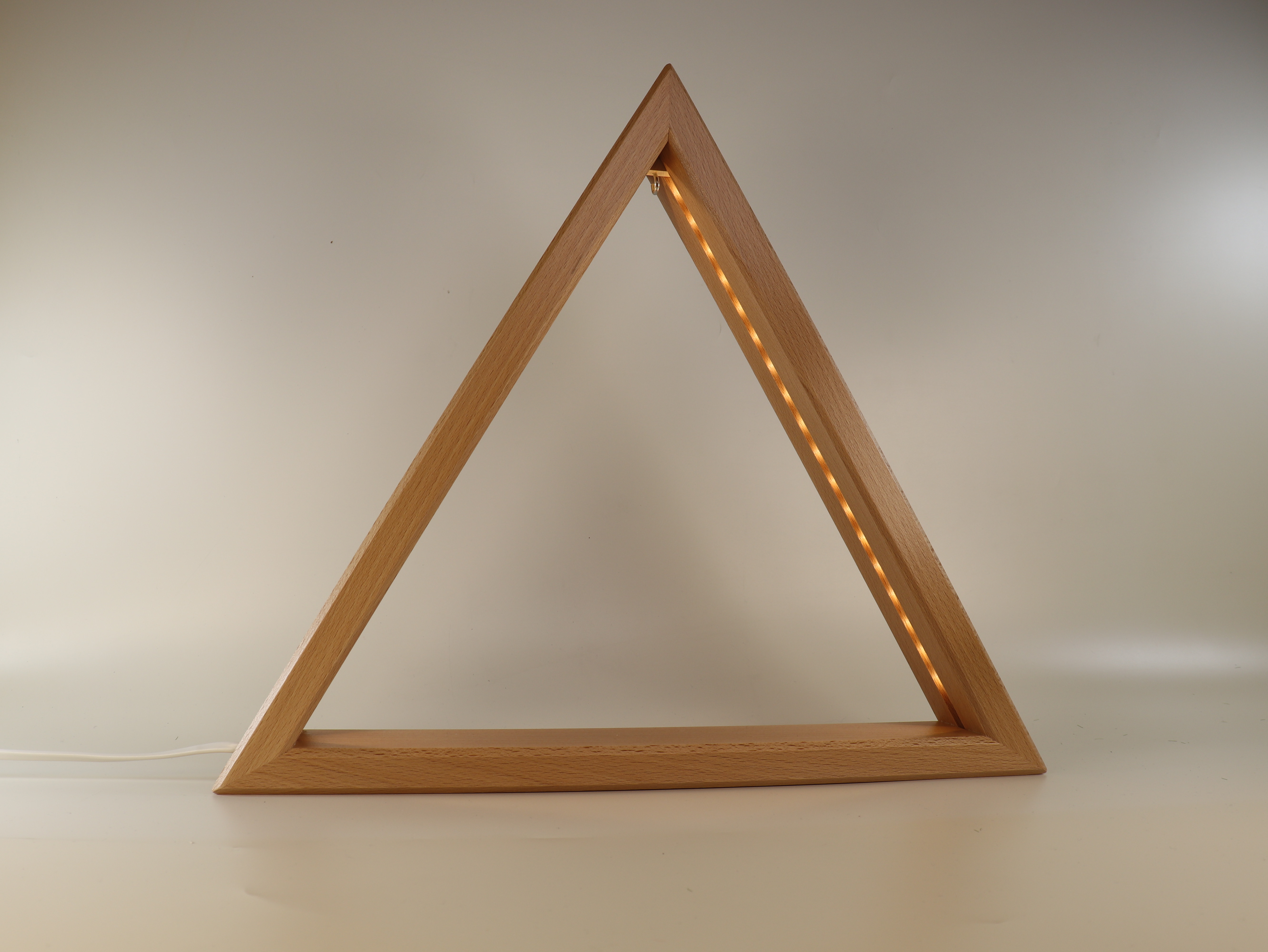 Holz-Dreieck 40 cm mit LED-Beleuchtung als eine Art Schwibbogen