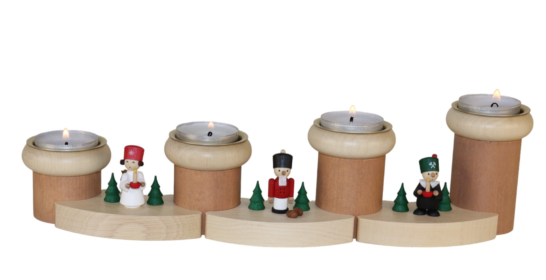 Adventsteelichthalter aus Buchenholz mit Figuren wie Engel, Bergmann und Nussknacker darauf.