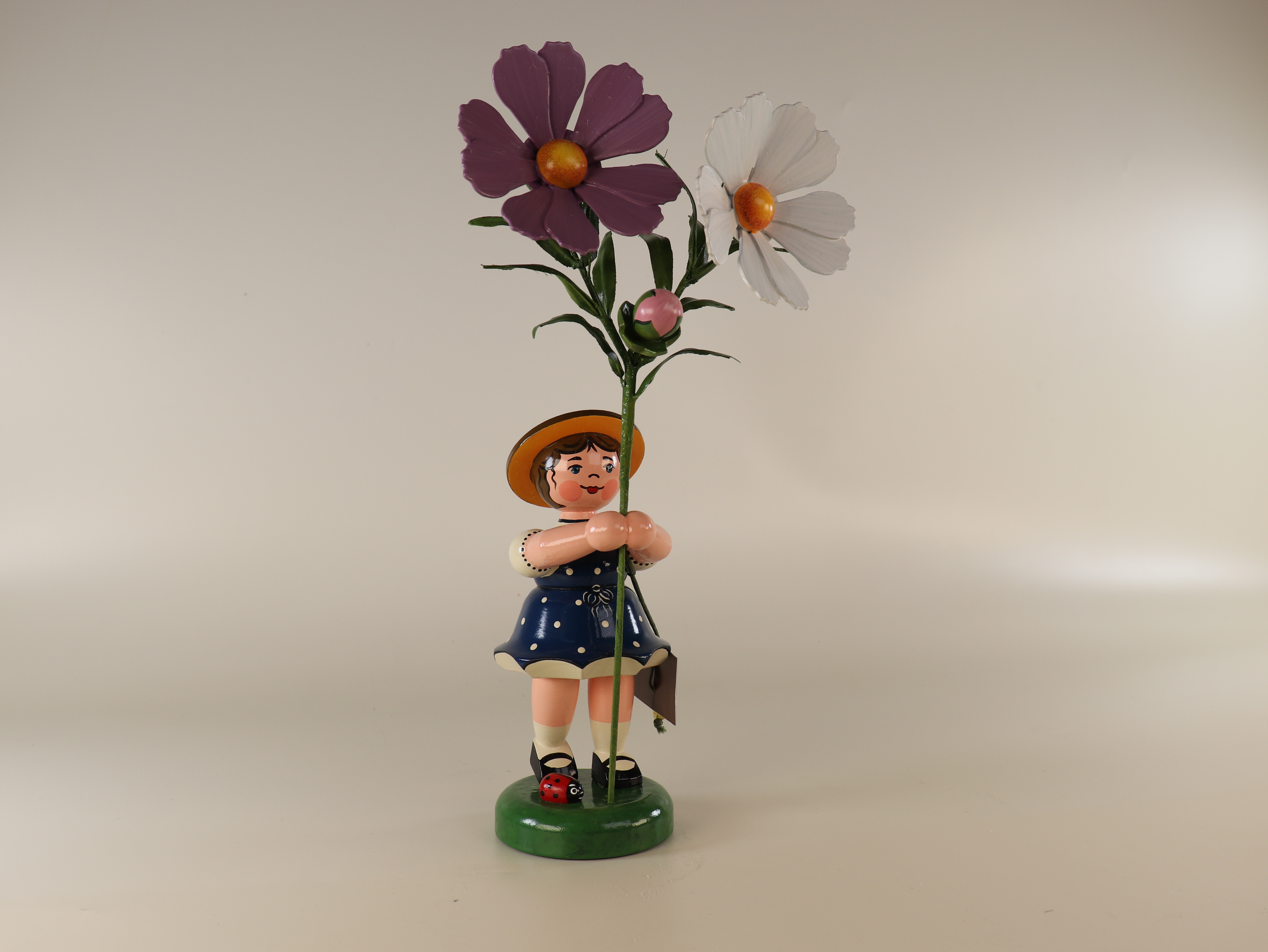 Tischdeko Blumenkind Mädchen mit Cosmea